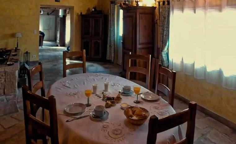 Bed and Breakfast Mas Du Puits Blanc Sernhac Zewnętrze zdjęcie
